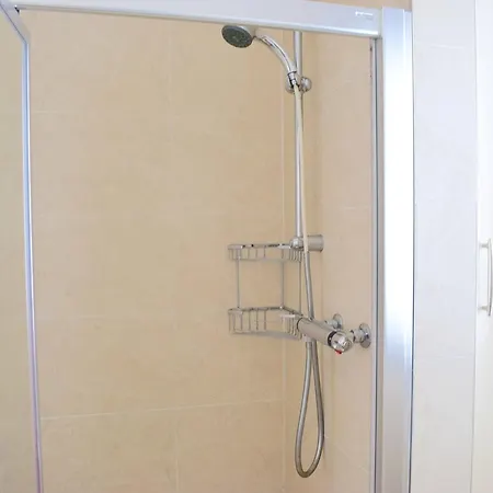5 Bedroom House On Grand Canal Apartment *