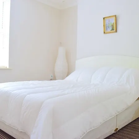5 Bedroom House On Grand Canal Dublin