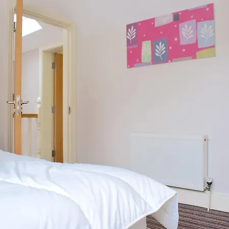 5 Bedroom House On Grand Canal *